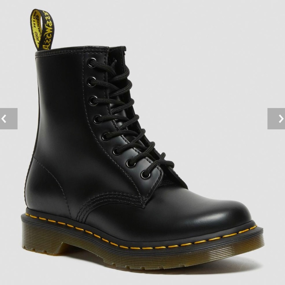 Dr. Martens 1460 WOMEN'S SMOOTH LEATHER LACE UP BOOTS